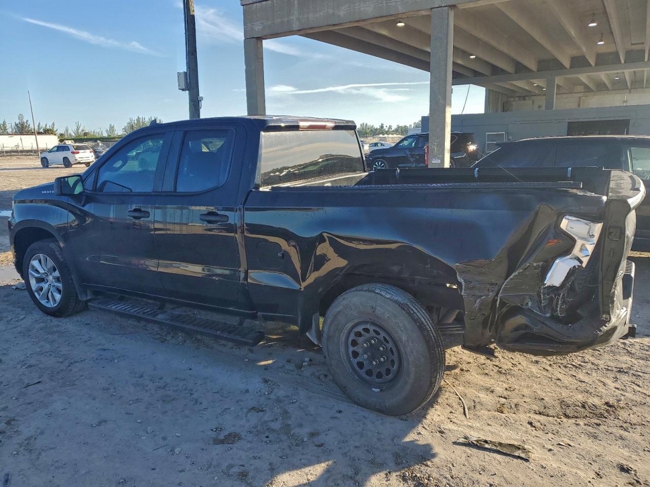2019 CHEVROLET SILVERADO C1500 CUSTOM photo 2