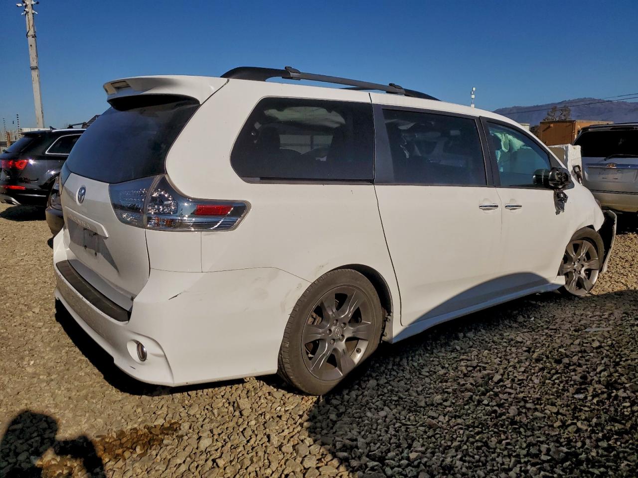 2015 TOYOTA SIENNA SPORT photo 3