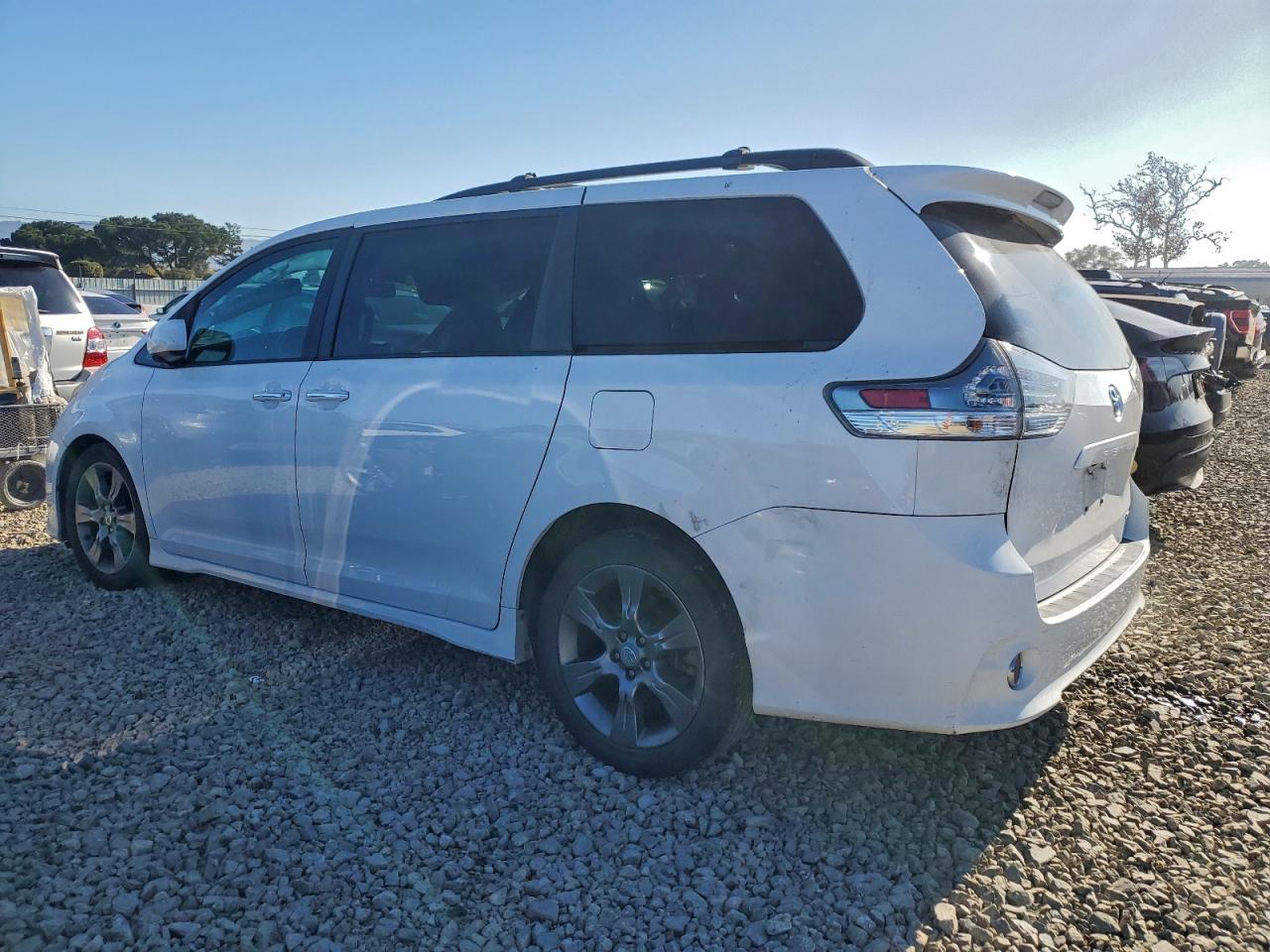 2015 TOYOTA SIENNA SPORT photo 2