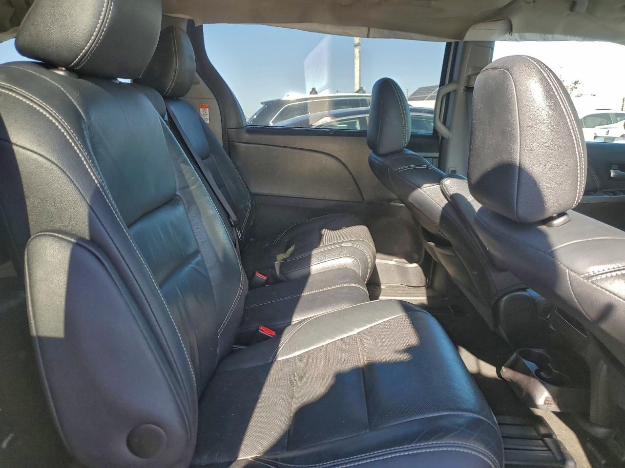 2015 TOYOTA SIENNA SPORT photo 11