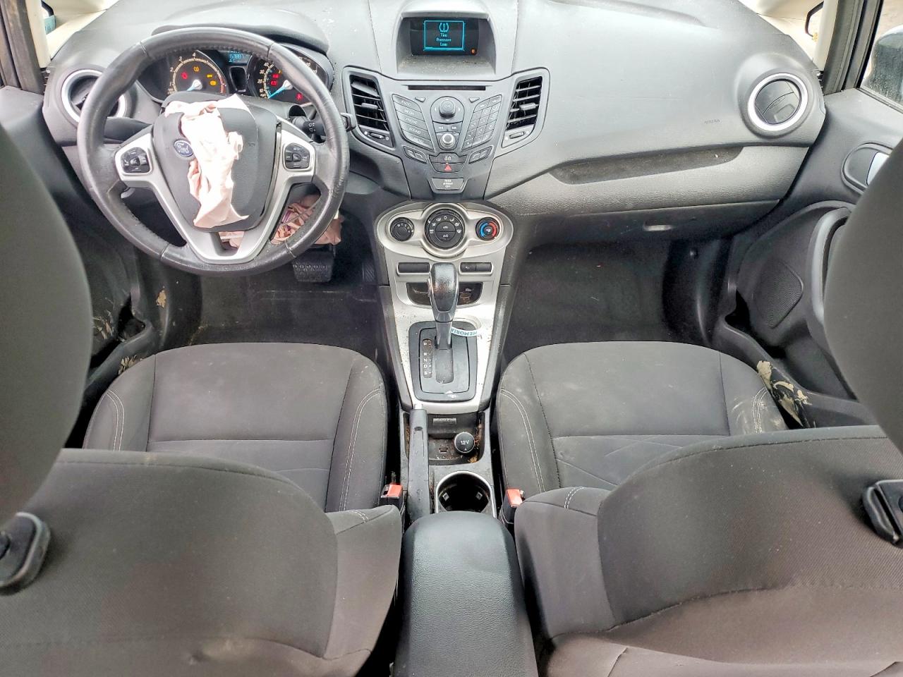 2015 FORD FIESTA SE photo 8
