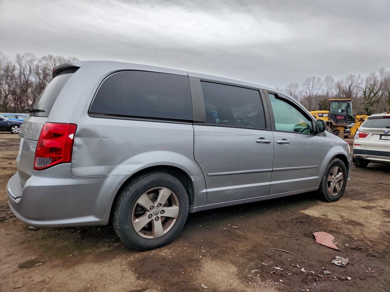 2013 DODGE GRAND CARAVAN SE photo 3