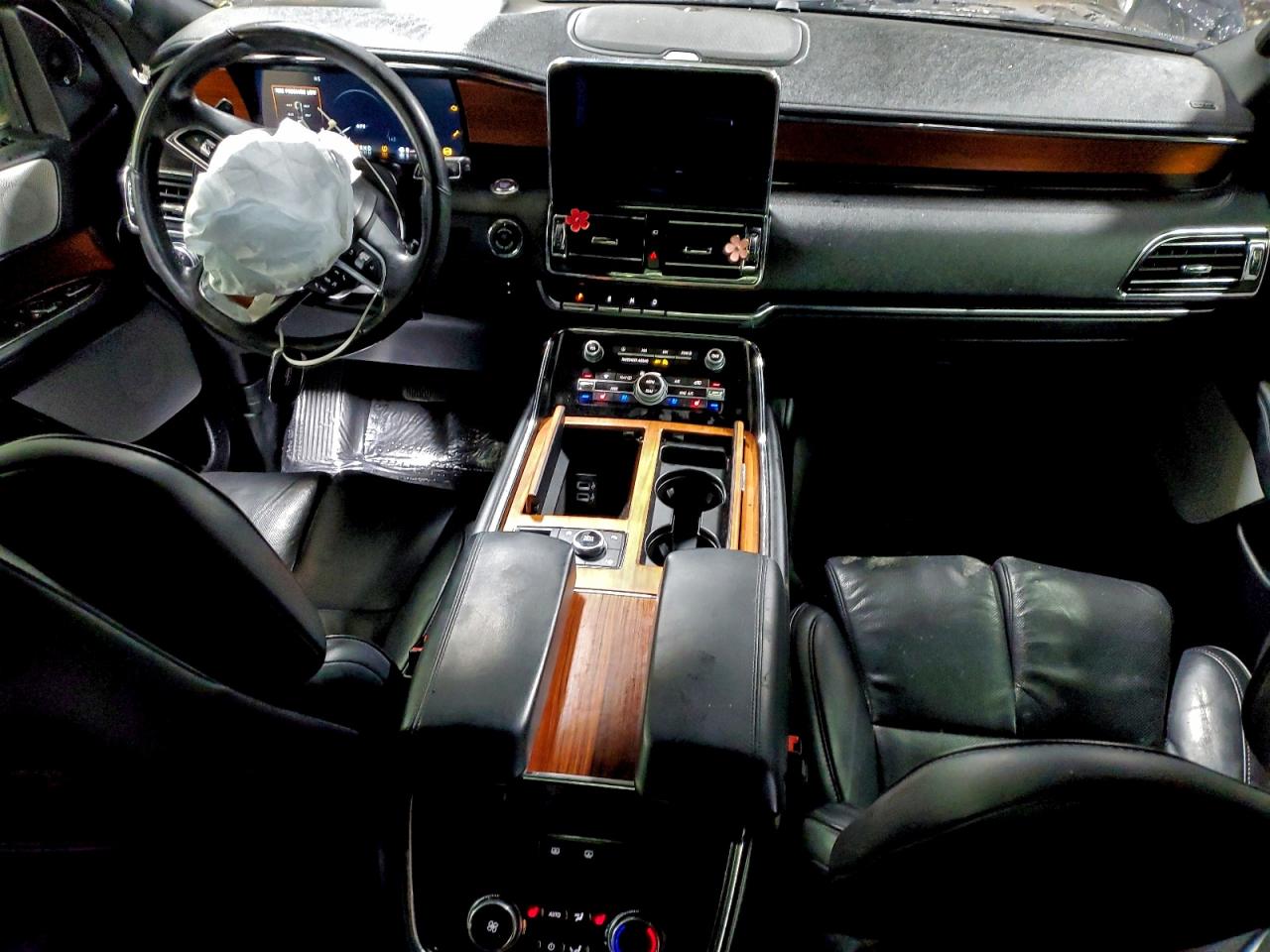 2019 LINCOLN NAVIGATOR RESERVE photo 8