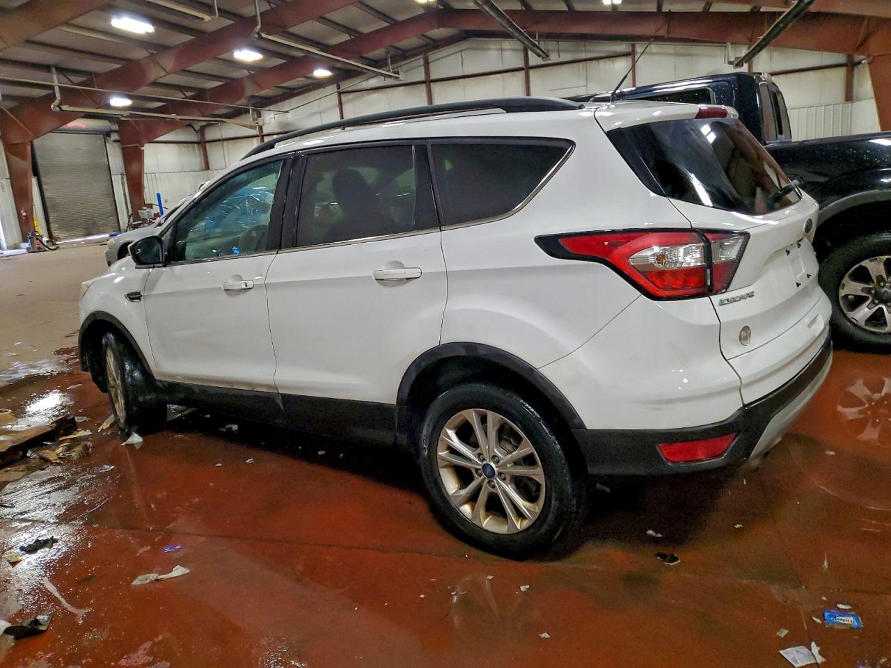 2018 FORD ESCAPE SE photo 2