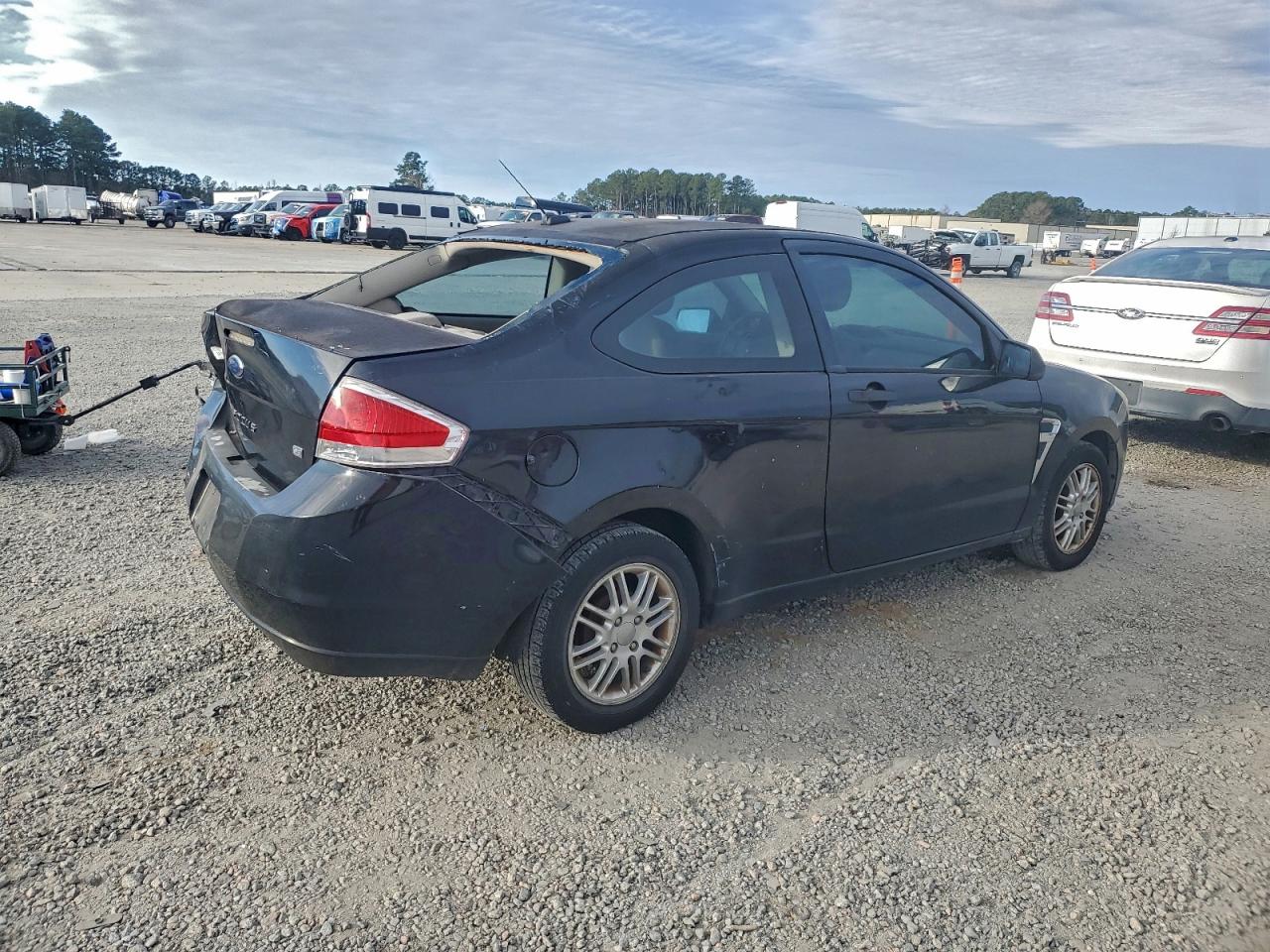 2008 FORD FOCUS SE photo 3