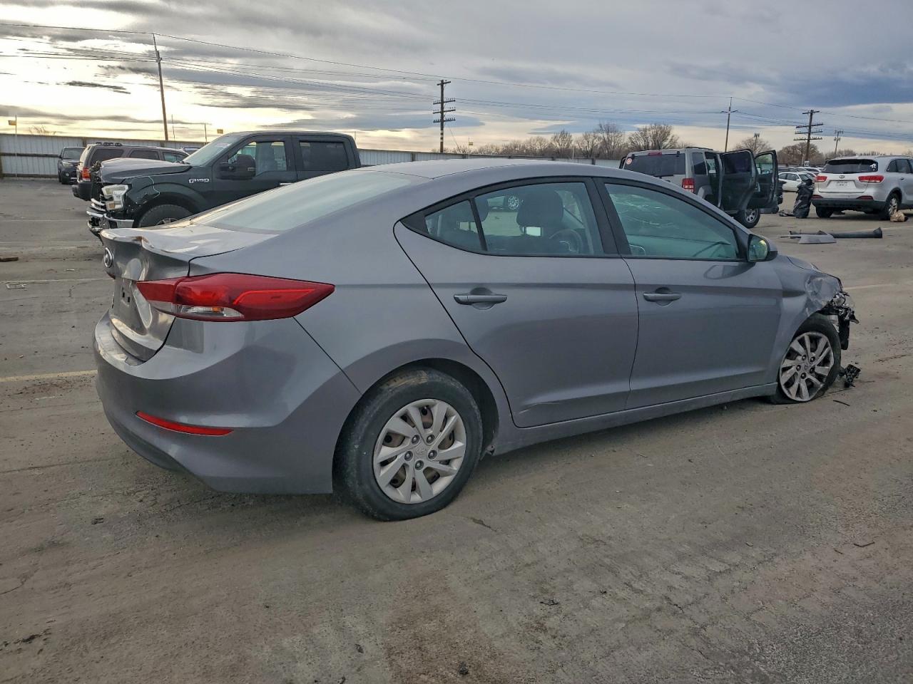 2018 HYUNDAI ELANTRA SE photo 5