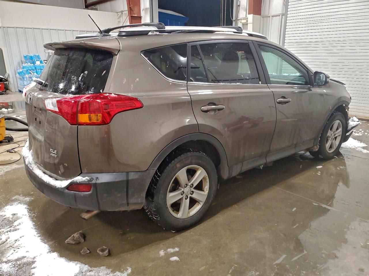 2014 TOYOTA RAV4 XLE photo 3
