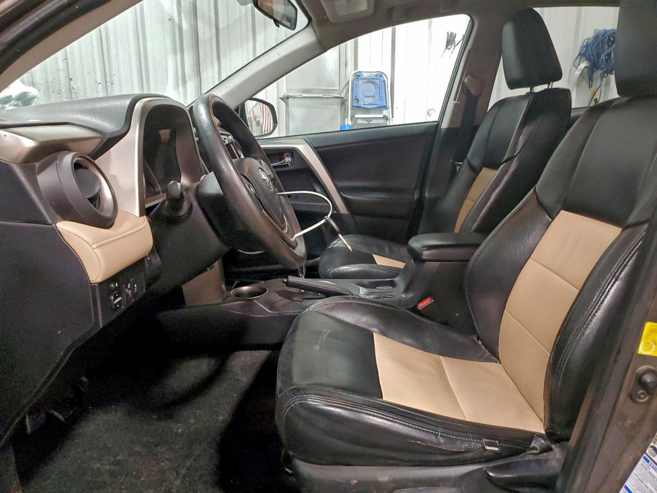 2014 TOYOTA RAV4 XLE photo 7