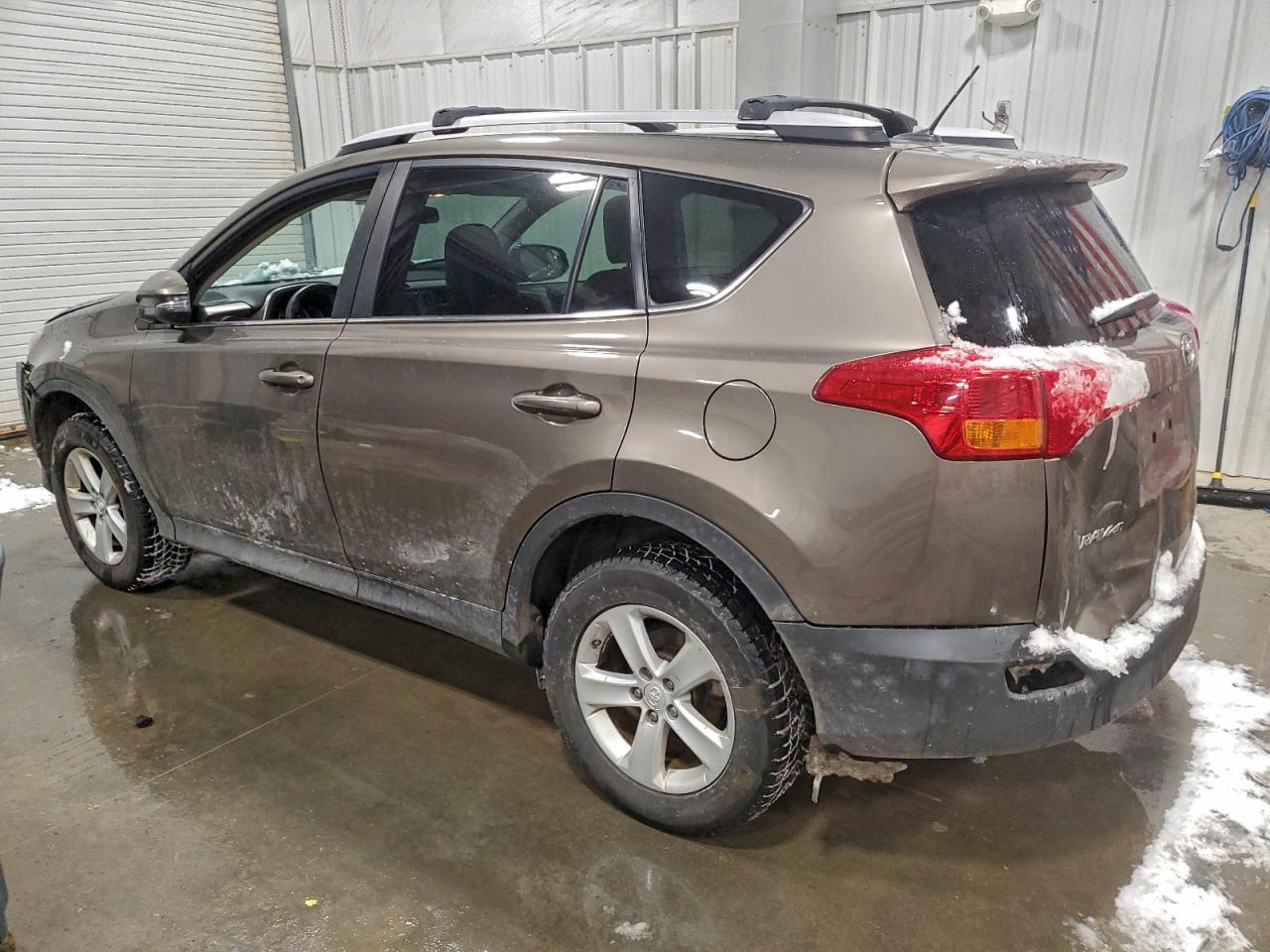2014 TOYOTA RAV4 XLE photo 2