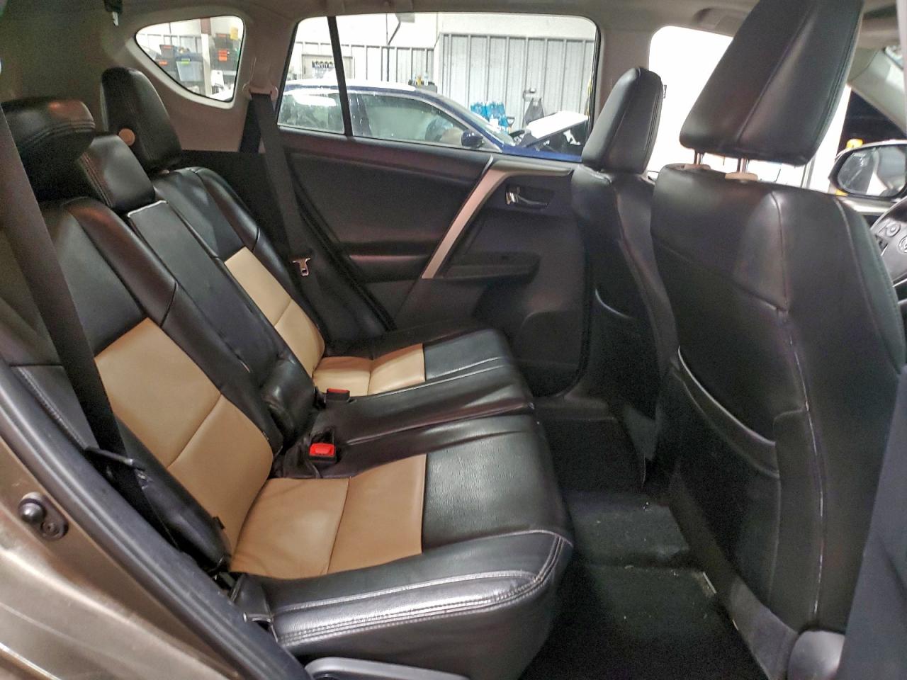 2014 TOYOTA RAV4 XLE photo 11