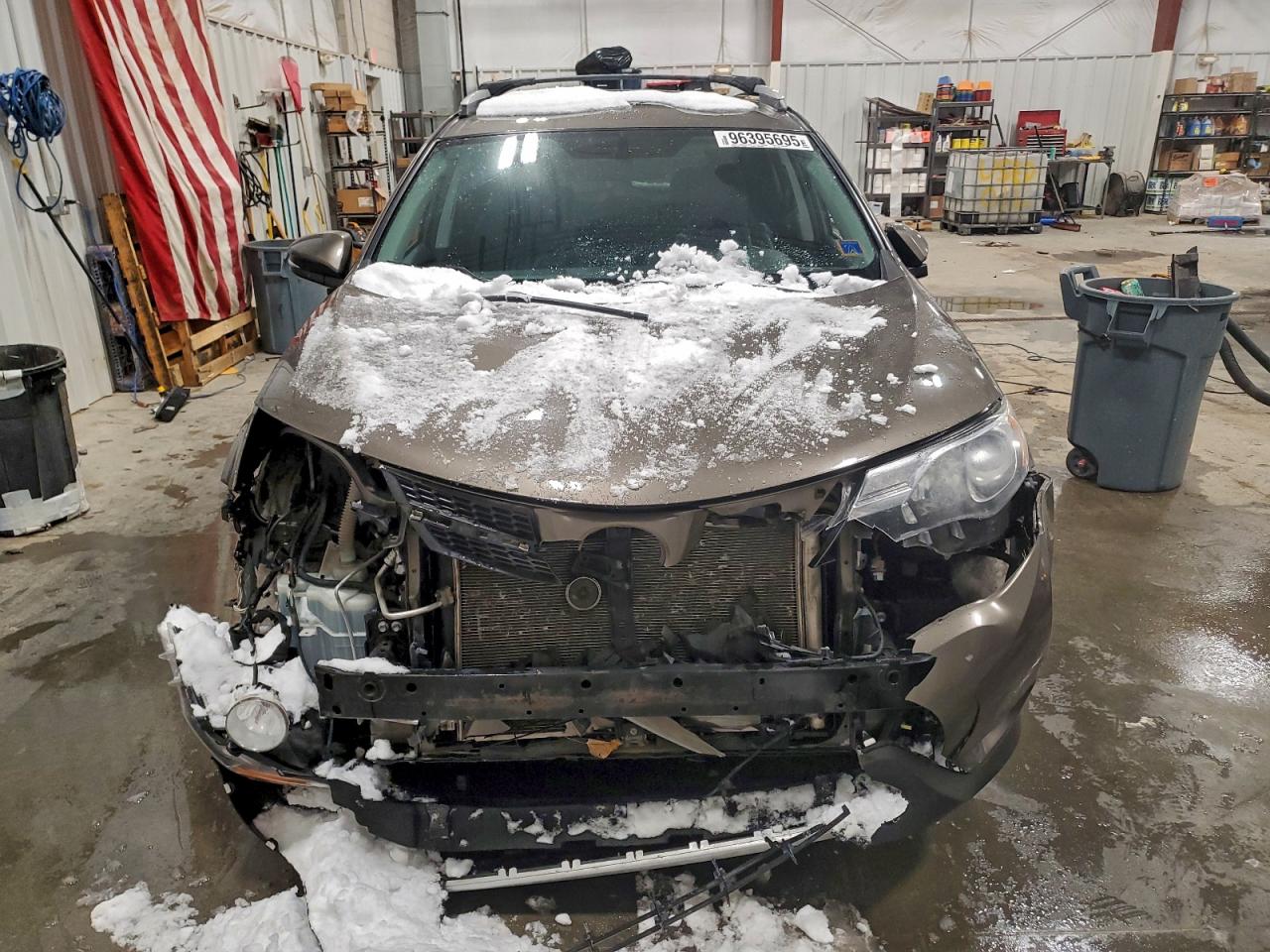 2014 TOYOTA RAV4 XLE photo 5