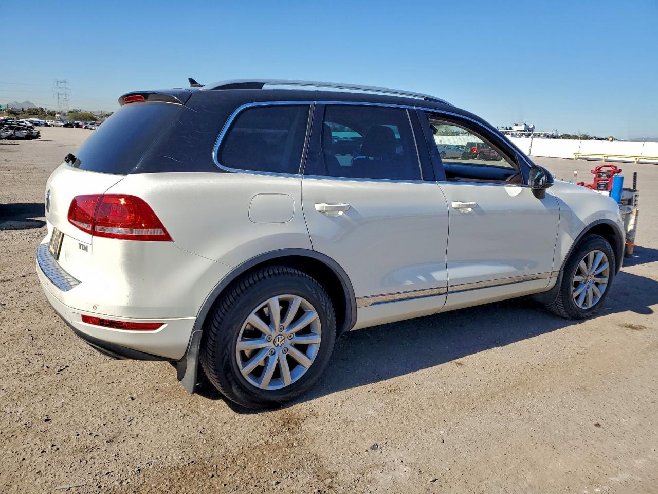 2012 VOLKSWAGEN TOUAREG V6 TDI photo 3