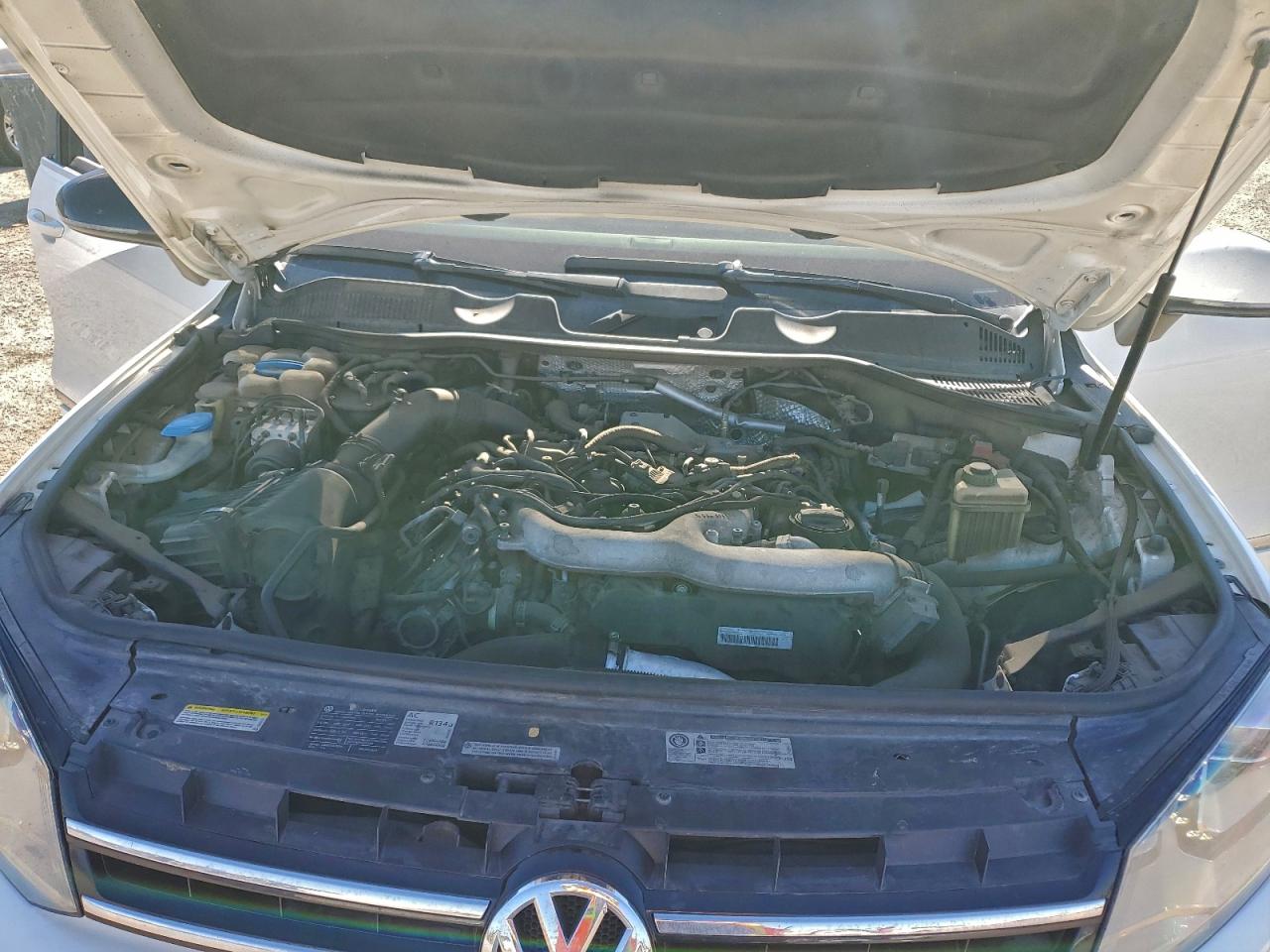 2012 VOLKSWAGEN TOUAREG V6 TDI photo 11