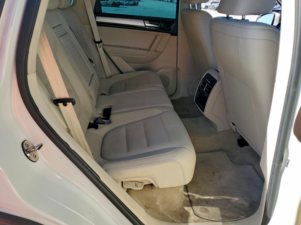 2012 VOLKSWAGEN TOUAREG V6 TDI photo 10