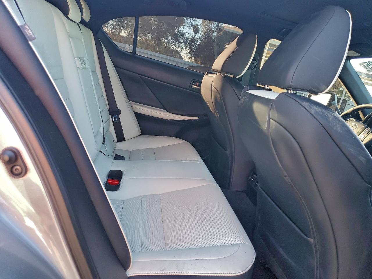 2023 LEXUS IS 500 F SPORT photo 10