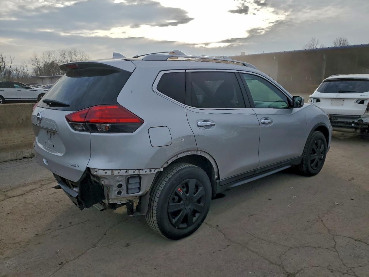 2017 NISSAN ROGUE S photo 3