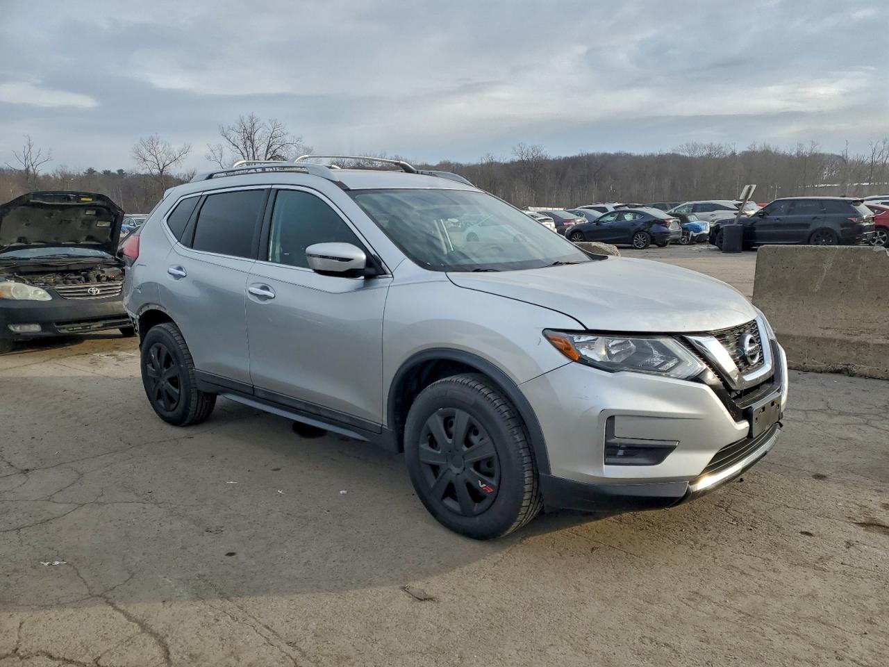 2017 NISSAN ROGUE S photo 4