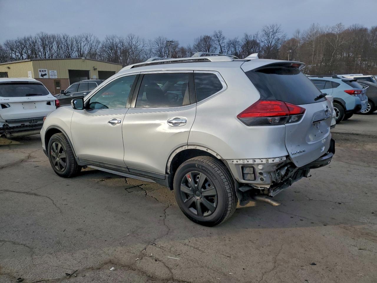2017 NISSAN ROGUE S photo 2