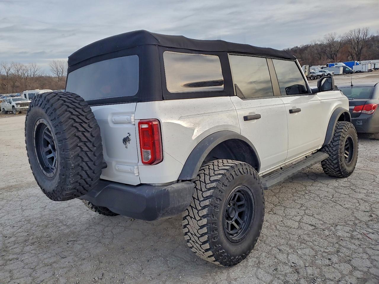 2022 FORD BRONCO BASE photo 3