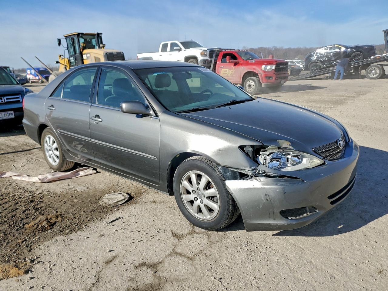 2002 TOYOTA CAMRY LE photo 4