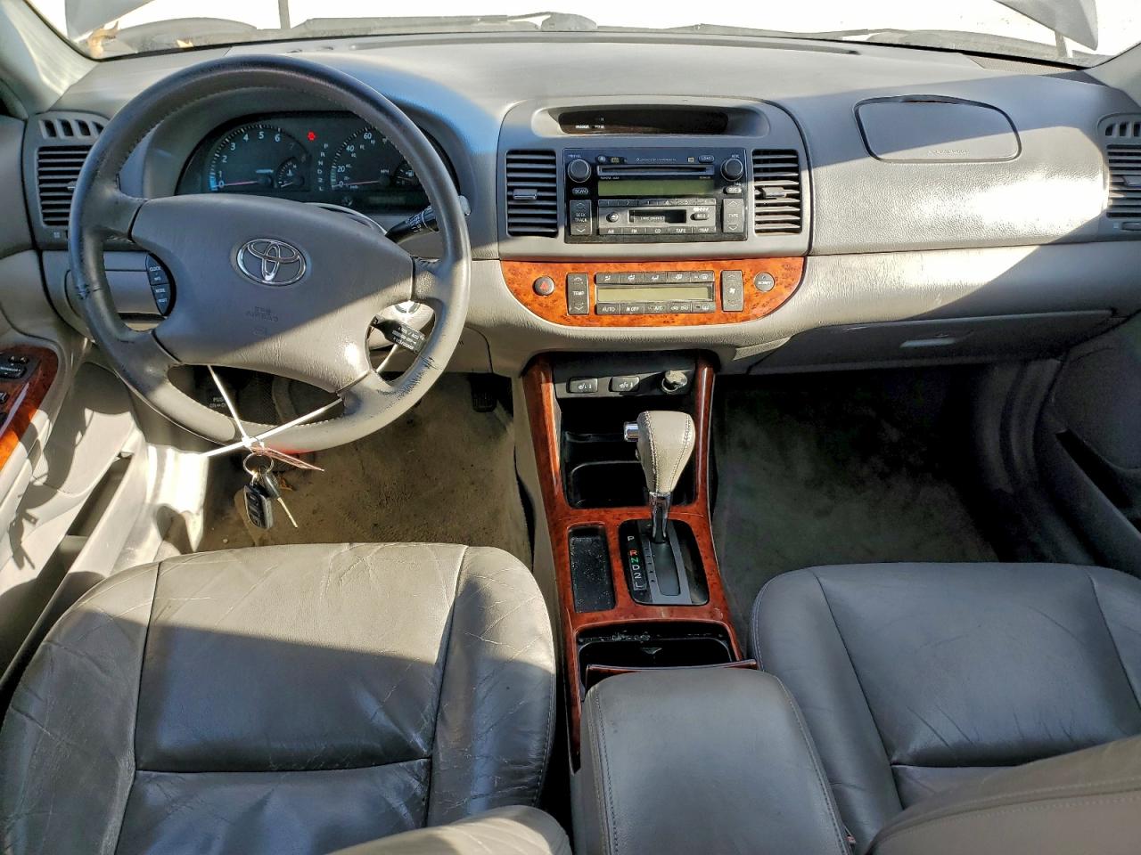 2002 TOYOTA CAMRY LE photo 8