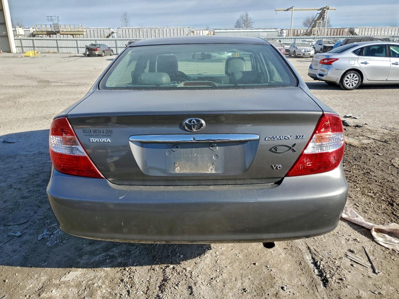 2002 TOYOTA CAMRY LE photo 6