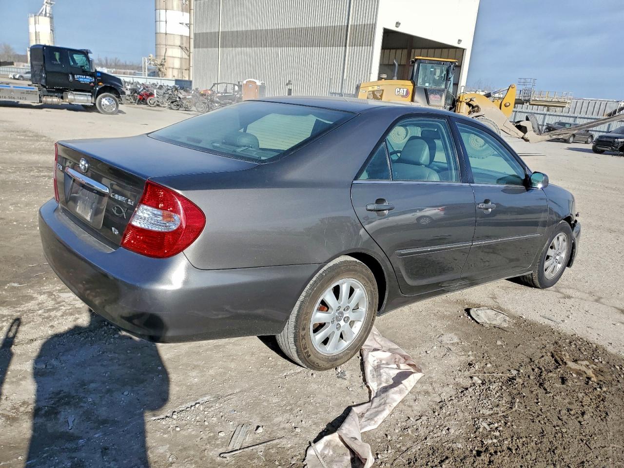 2002 TOYOTA CAMRY LE photo 3