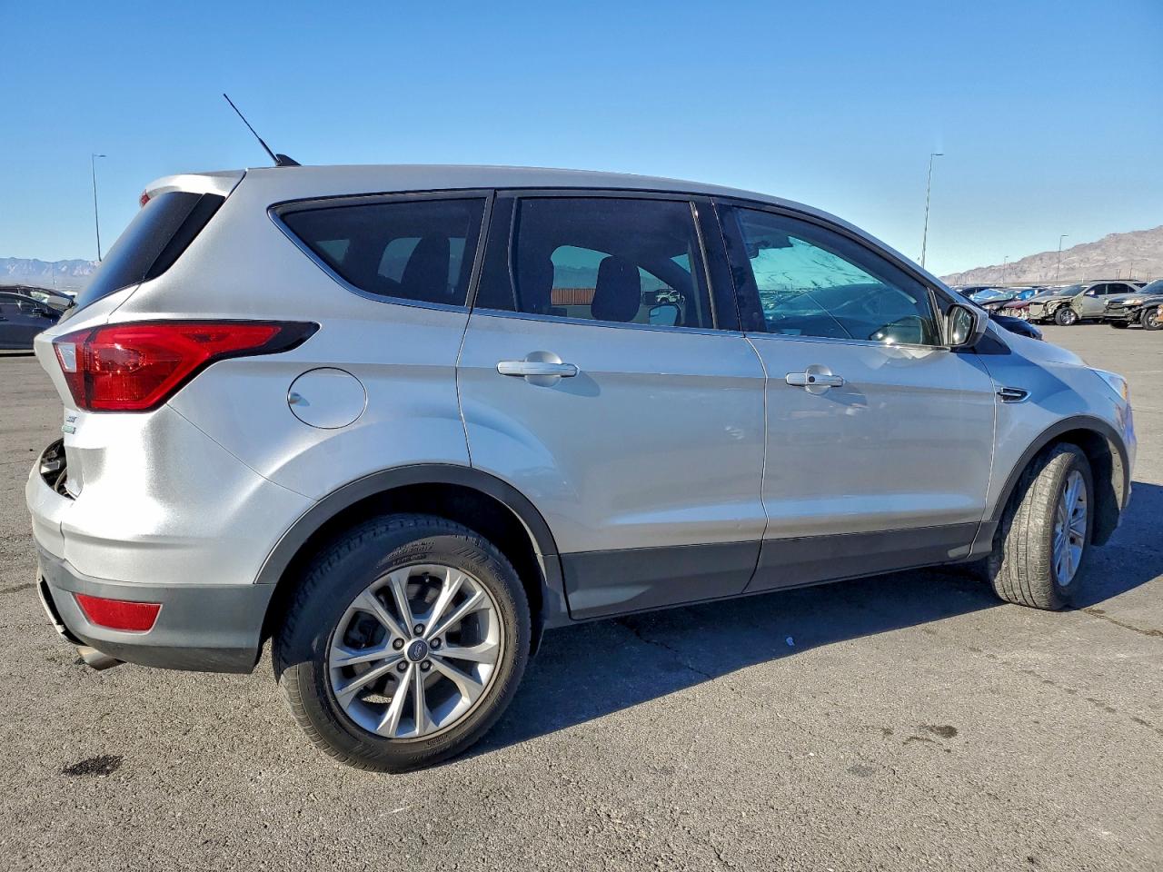2019 FORD ESCAPE SE photo 5