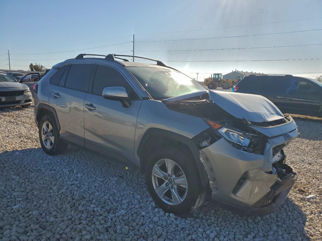 2019 TOYOTA RAV4 XLE photo 4
