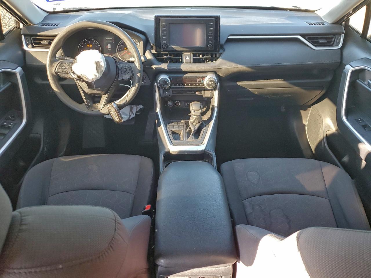 2019 TOYOTA RAV4 XLE photo 8