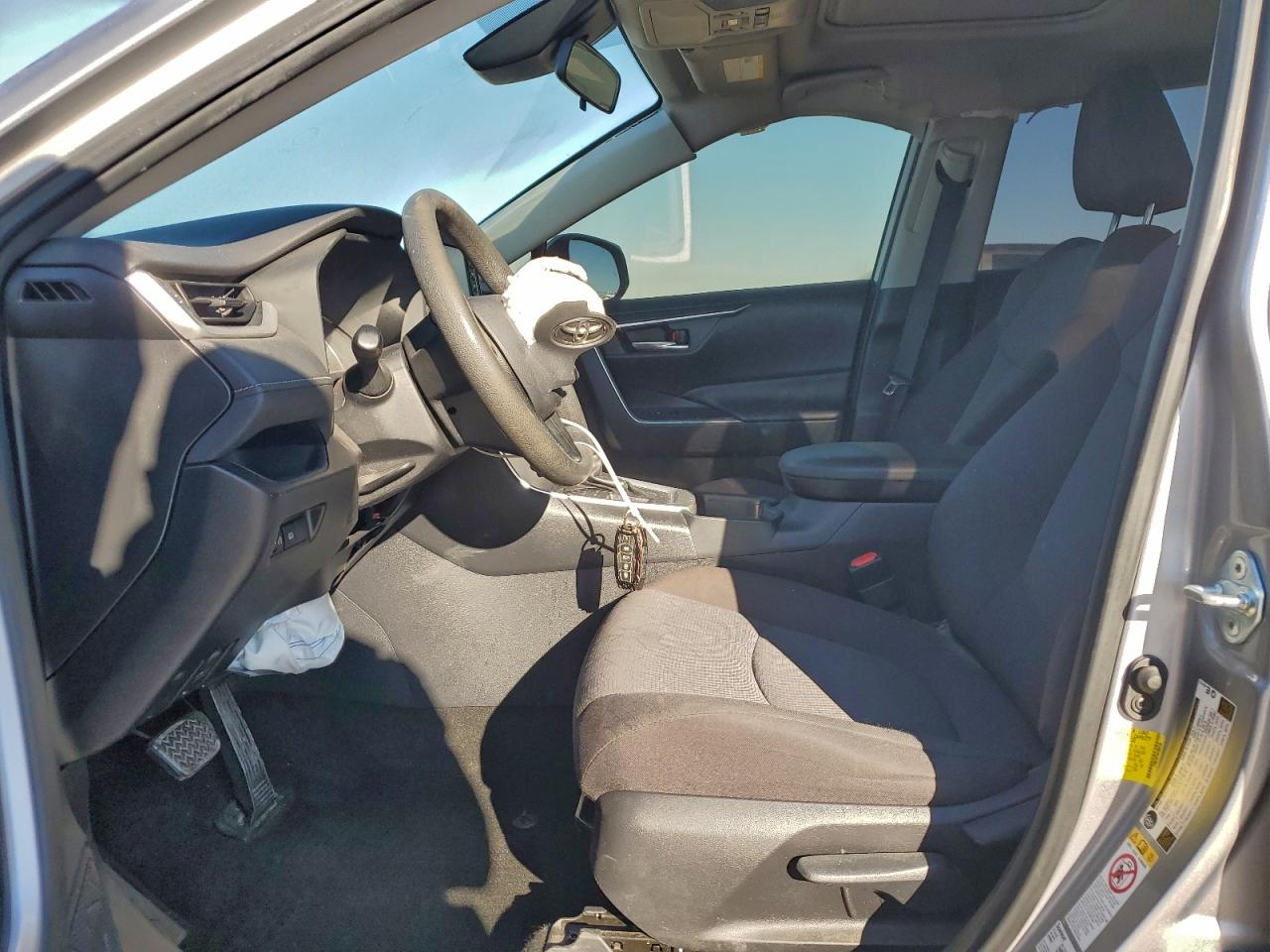 2019 TOYOTA RAV4 XLE photo 7