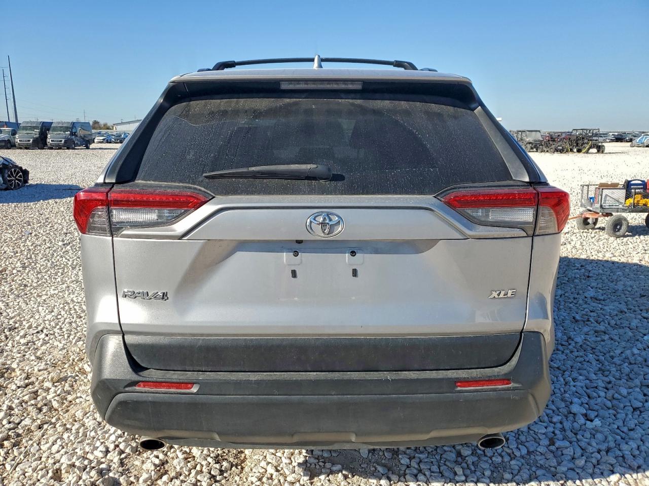 2019 TOYOTA RAV4 XLE photo 6