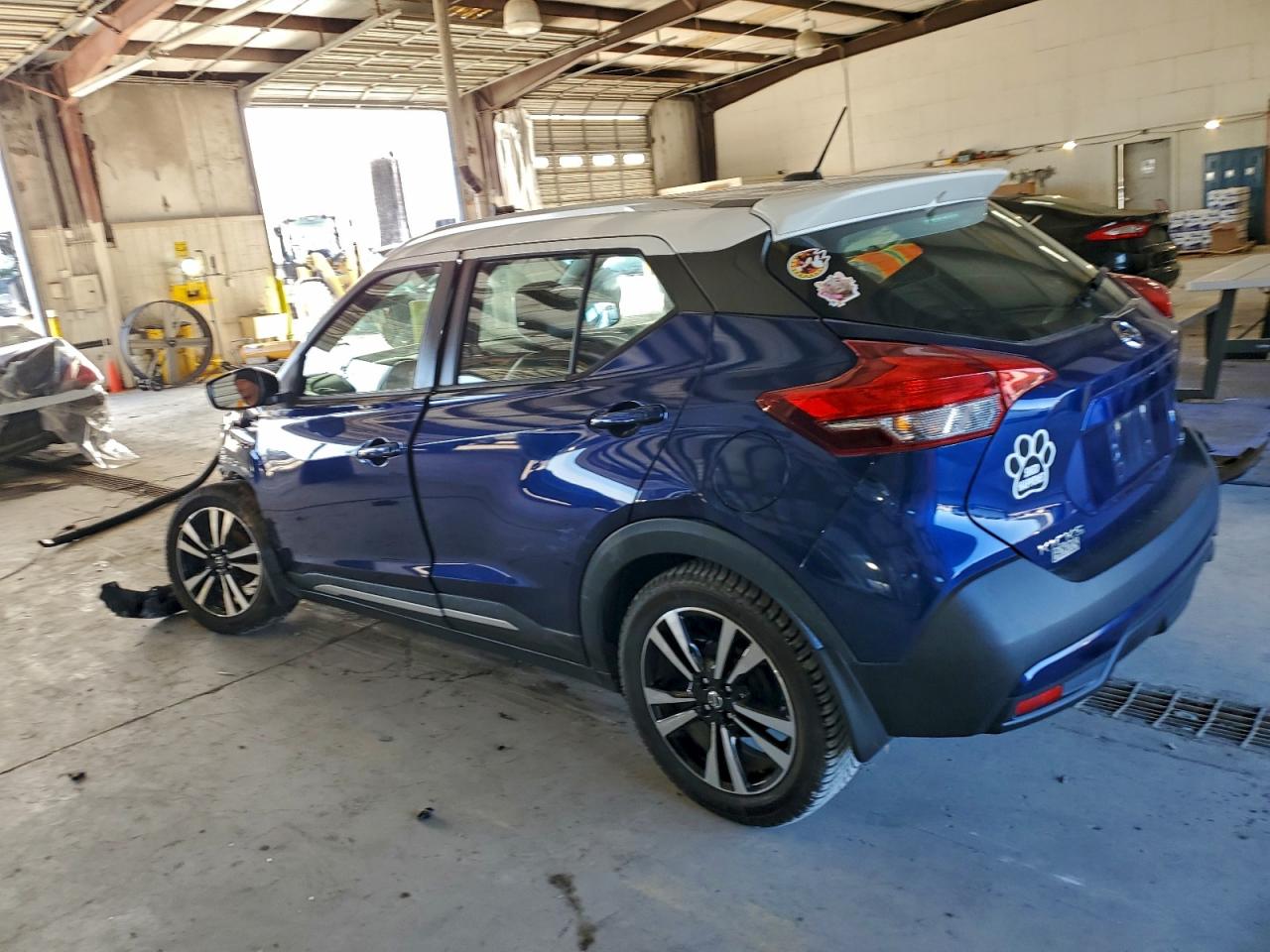 2018 NISSAN KICKS S photo 2