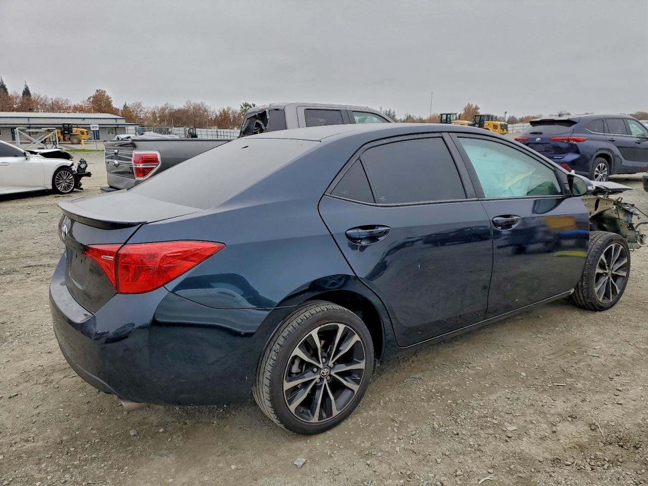 2018 TOYOTA COROLLA L photo 3