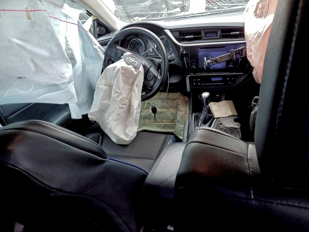 2018 TOYOTA COROLLA L photo 8