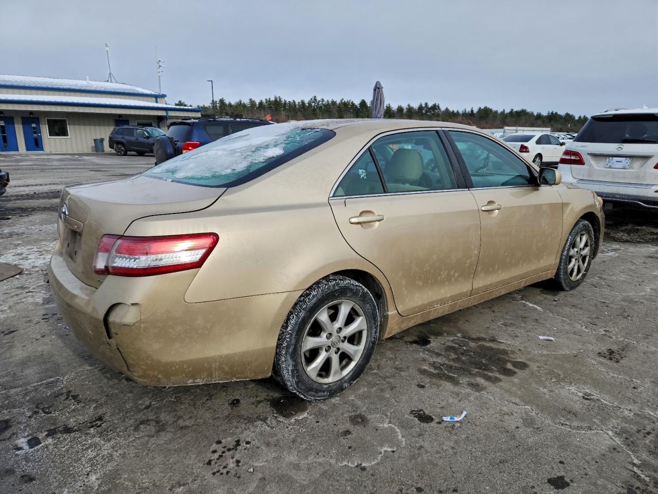 2011 TOYOTA CAMRY BASE photo 3