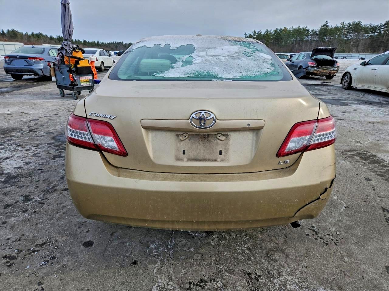 2011 TOYOTA CAMRY BASE photo 6
