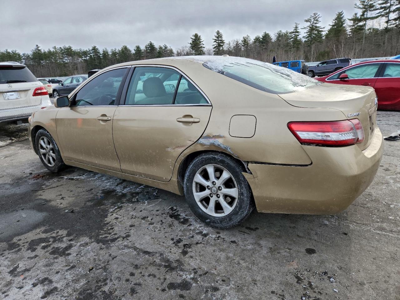 2011 TOYOTA CAMRY BASE photo 2