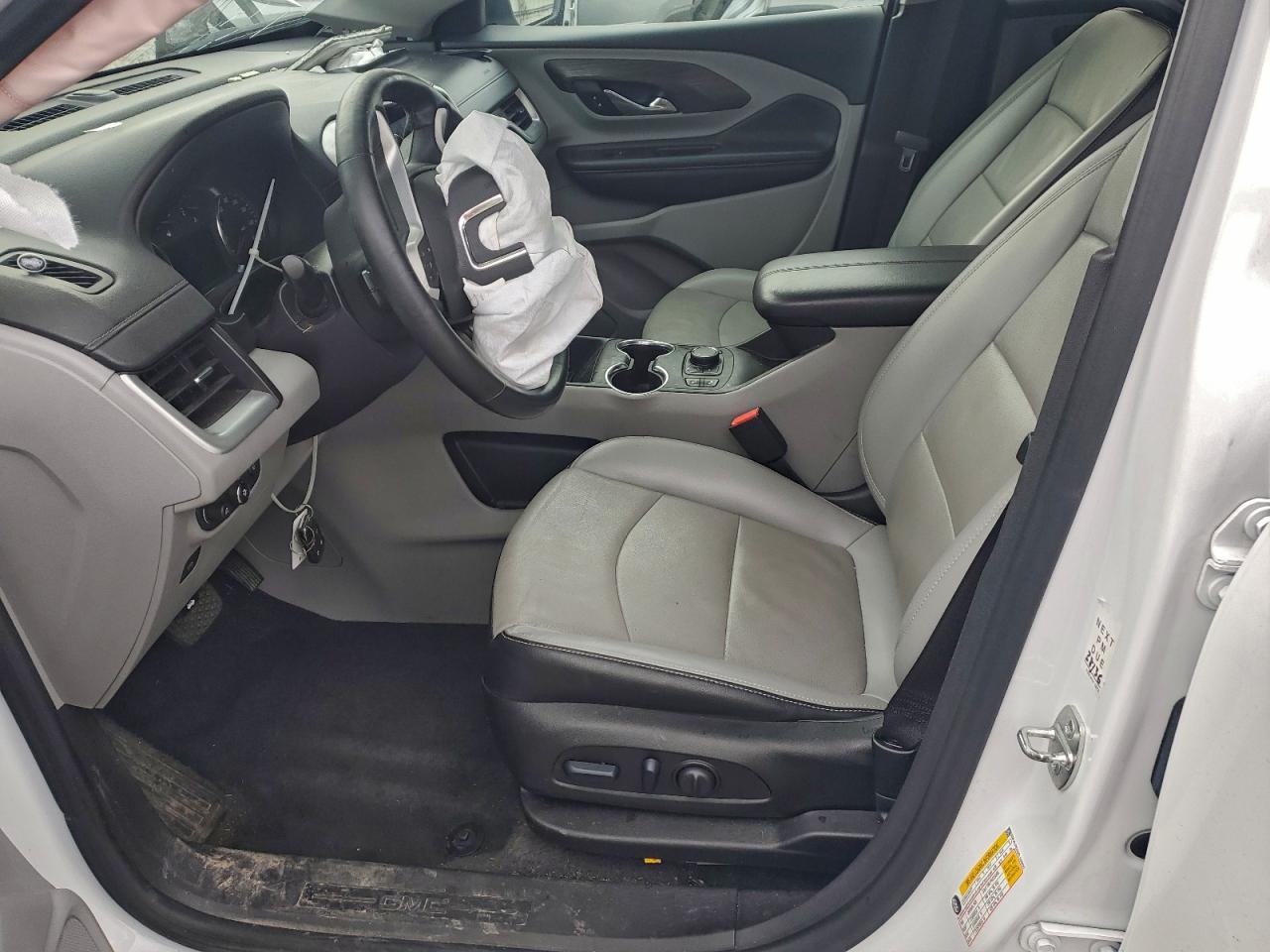 2024 GMC TERRAIN SLT photo 13
