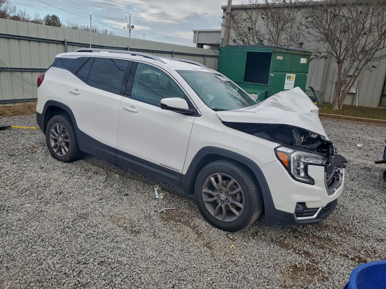2024 GMC TERRAIN SLT photo 7