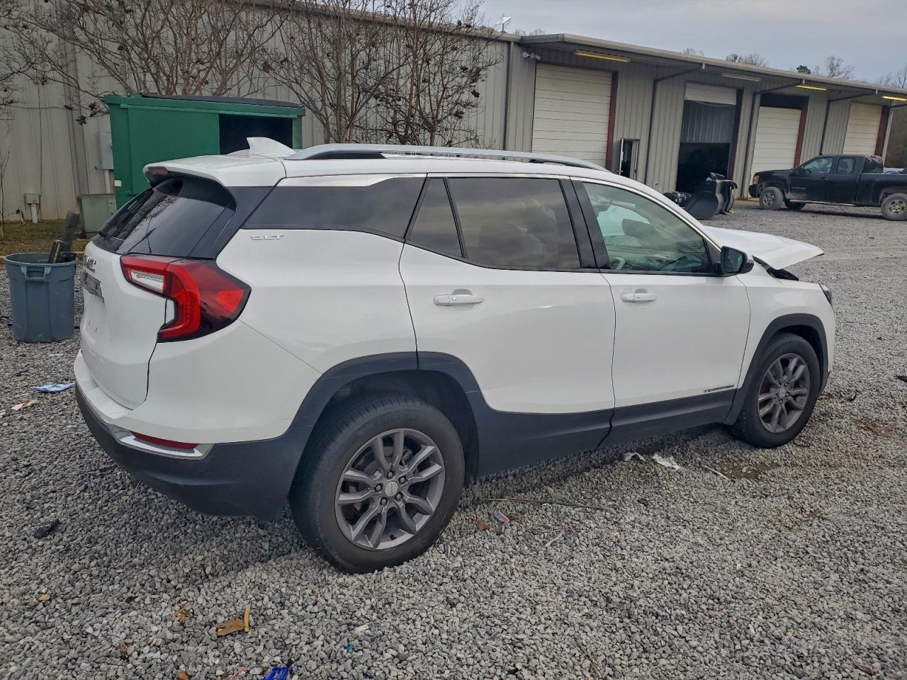 2024 GMC TERRAIN SLT photo 5