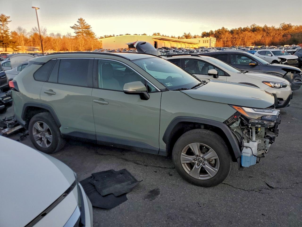2022 TOYOTA RAV4 XLE photo 4