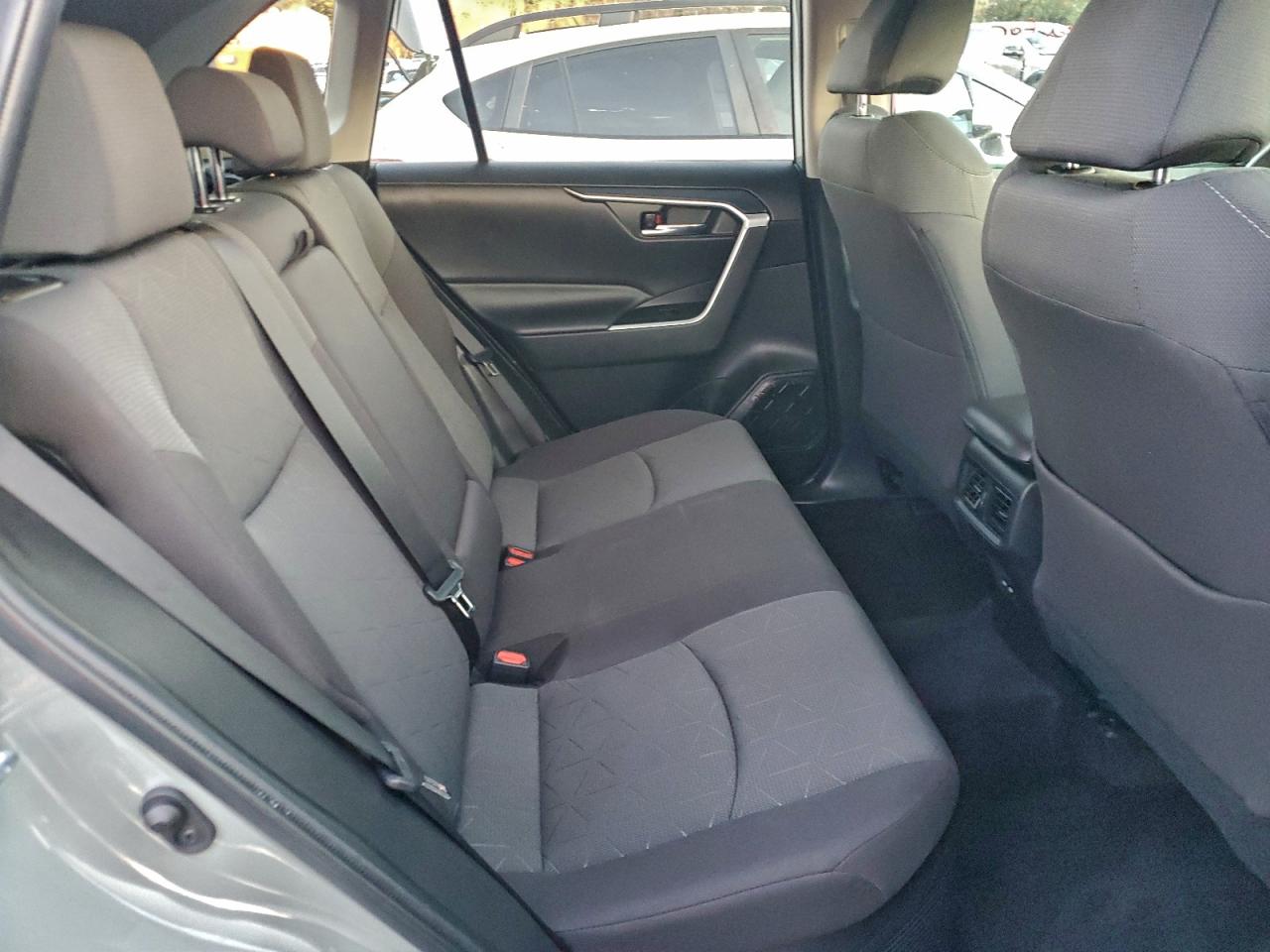 2022 TOYOTA RAV4 XLE photo 10