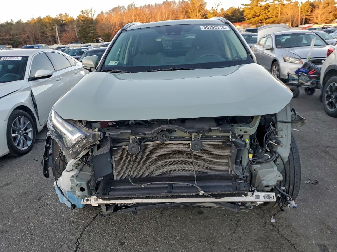 2022 TOYOTA RAV4 XLE photo 5