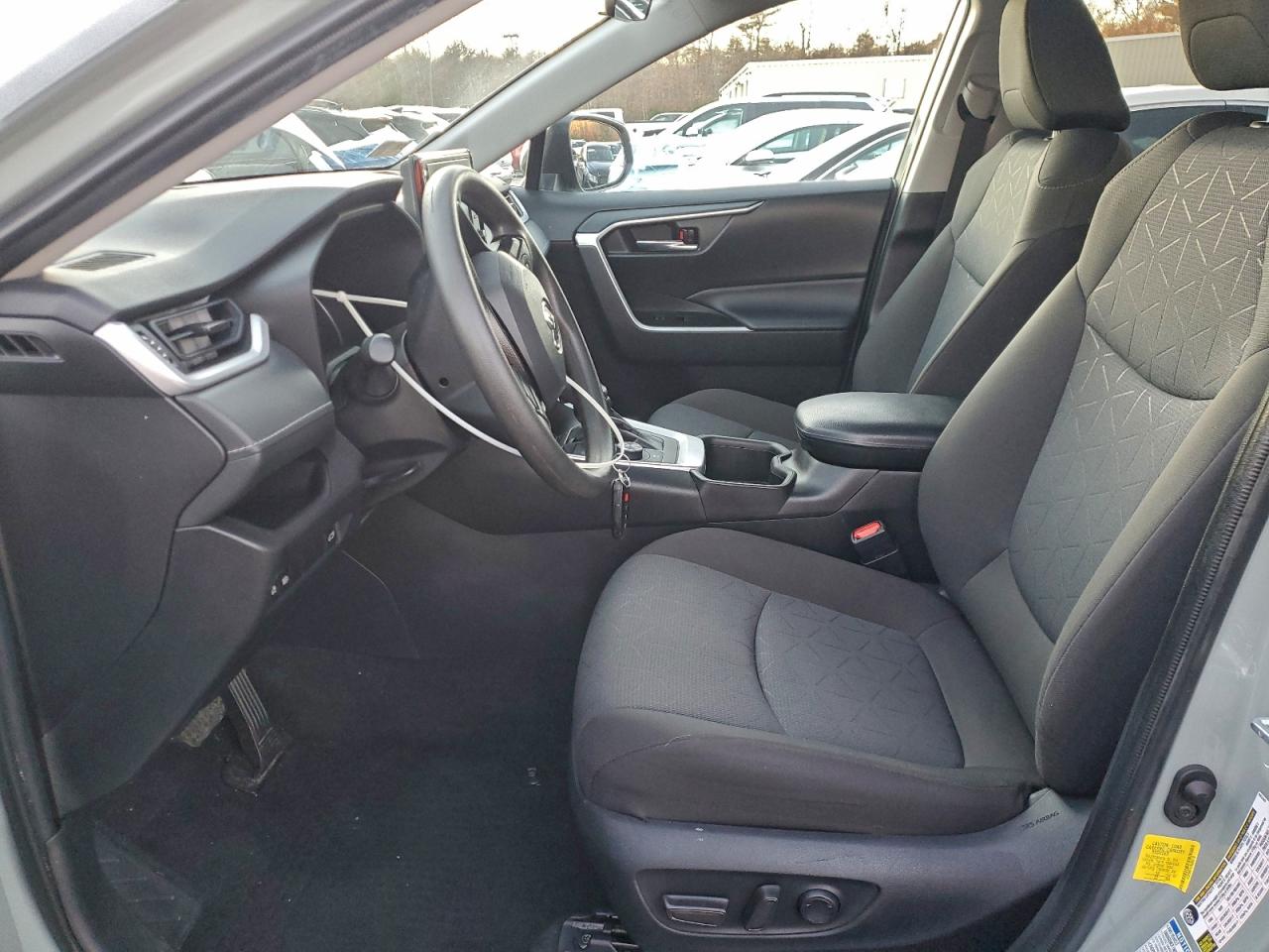 2022 TOYOTA RAV4 XLE photo 7