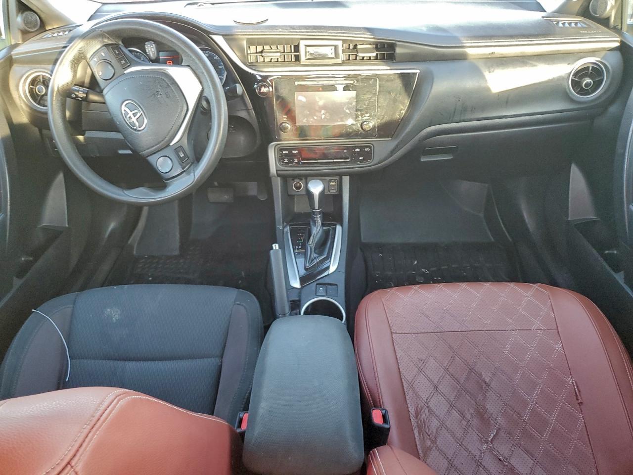 2019 TOYOTA COROLLA L photo 8