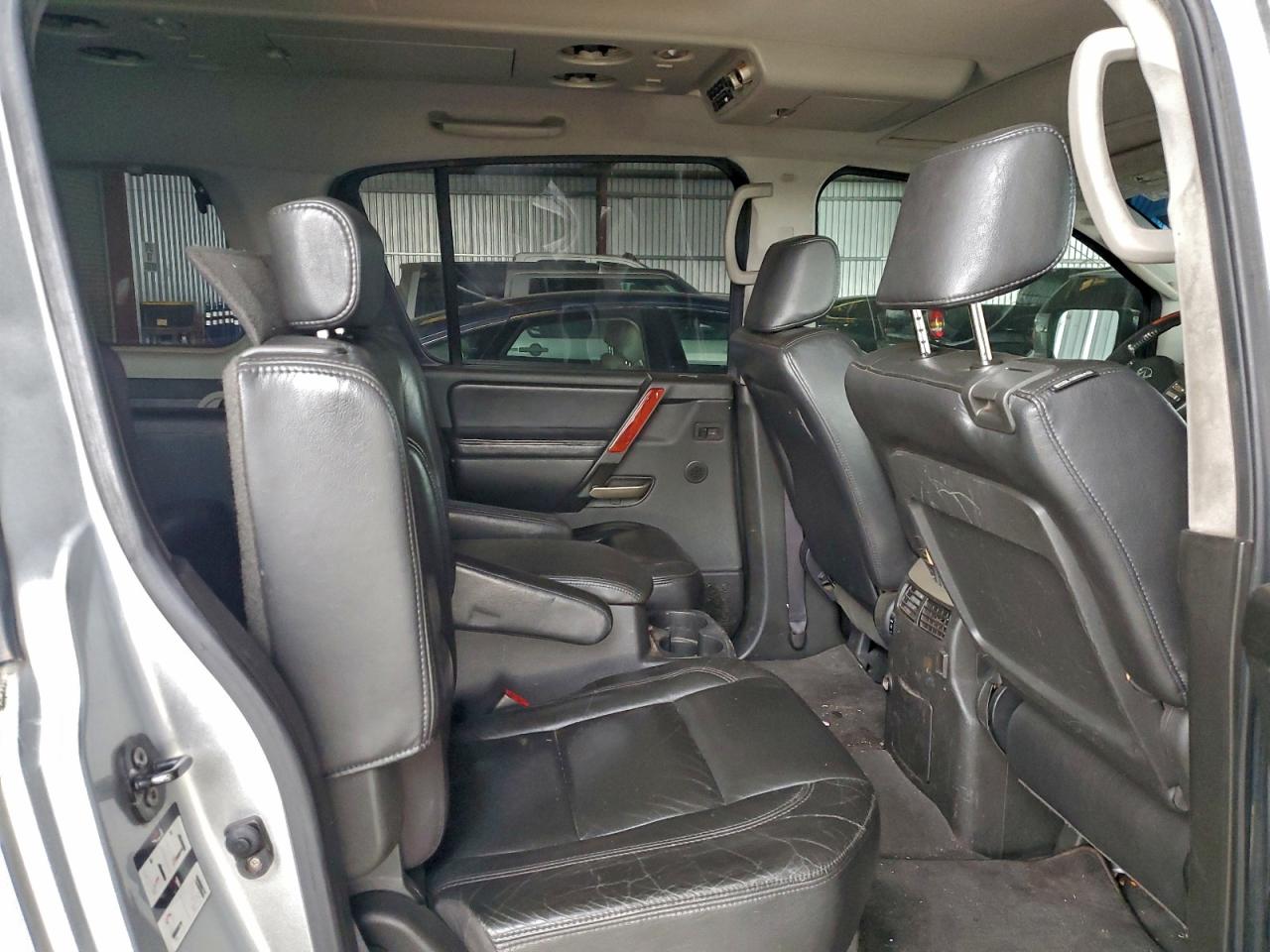 2005 INFINITI QX56 photo 11