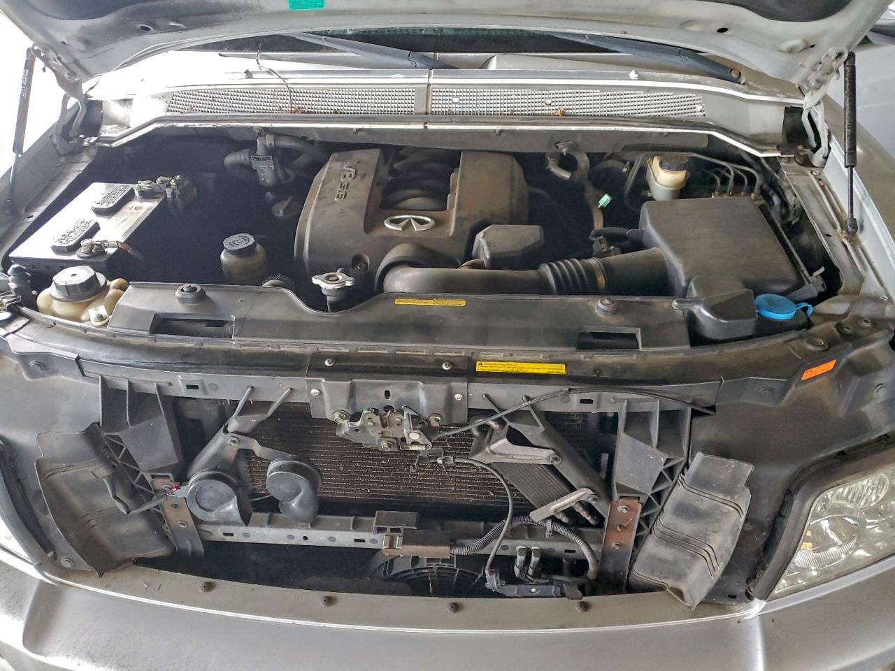 2005 INFINITI QX56 photo 12