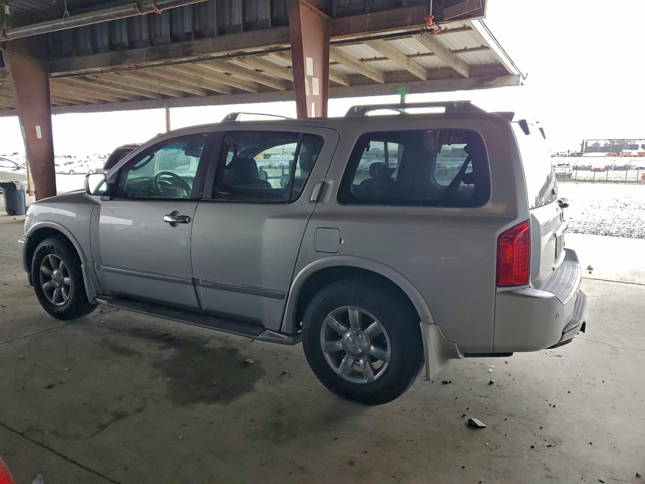 2005 INFINITI QX56 photo 2