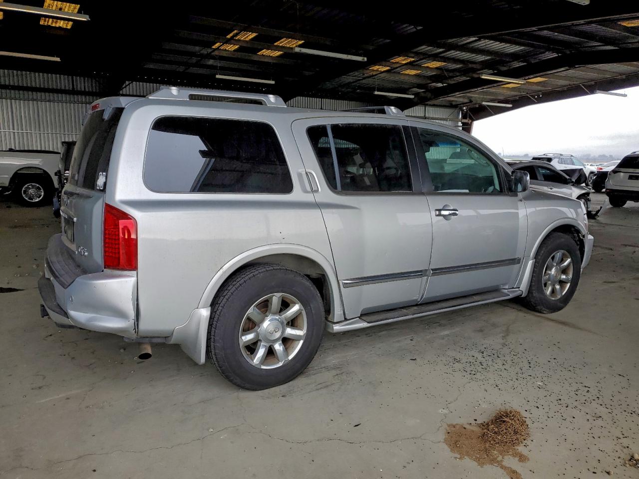2005 INFINITI QX56 photo 3